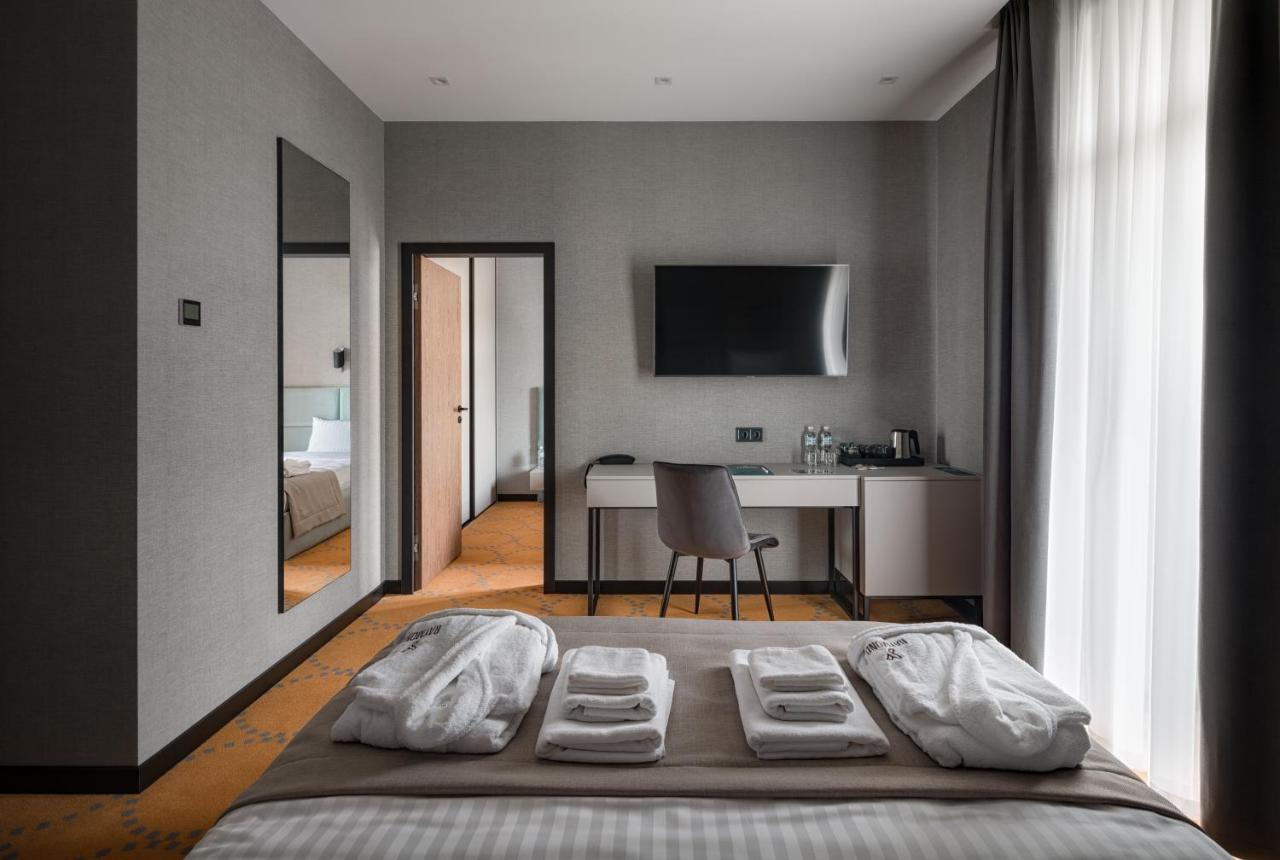 Hotel Raymond ตรุสคาเวตส์ ภายนอก รูปภาพ